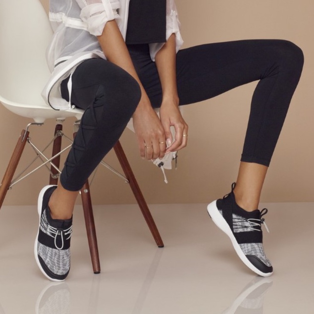 Vionic • Alaina Walking Shoe